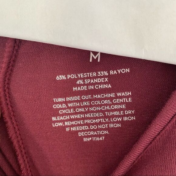 Apt. 9 Women’s Sleeveless Crew Neck Burgundy Printed Tee - Picture 2 of 4